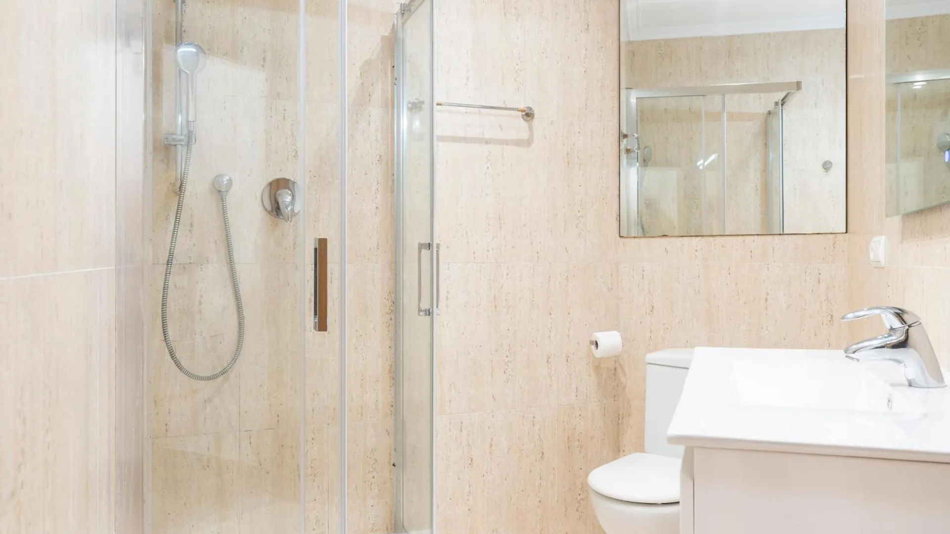 Espacioso Y Bien Equipado Apartamento Cerca De La Playa San Sebastian Apartment